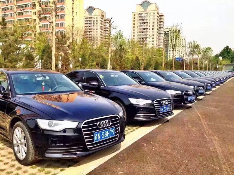 轿车