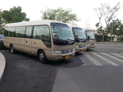 大巴车