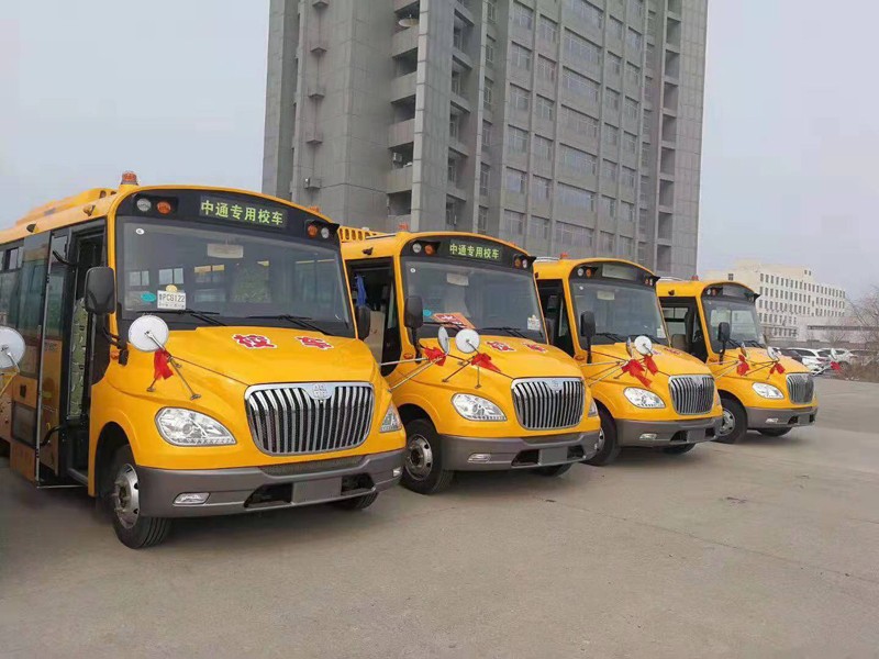 校车