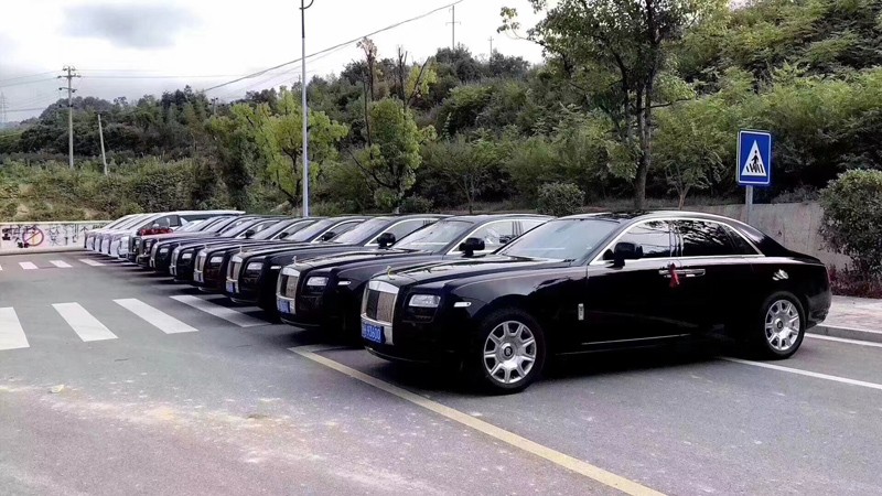轿车