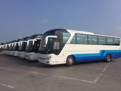 大巴车